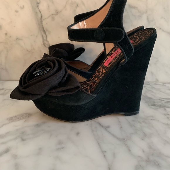 Betsy Johnson flower platform - Picture 2 of 3